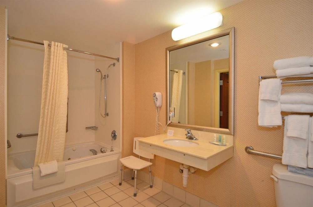 Comfort Inn & Suites Lantana - West Palm Beach South Exterior photo