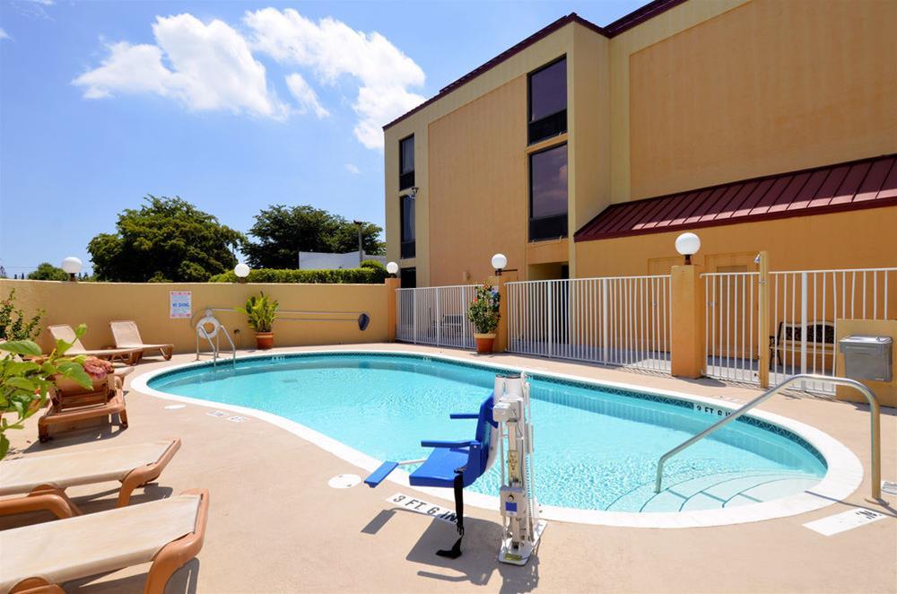 Comfort Inn & Suites Lantana - West Palm Beach South Exterior photo